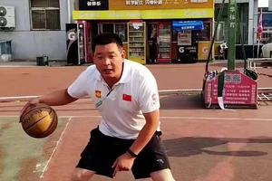  如何找到专业的篮球灵活性教练？两种方法的深度解析与推荐